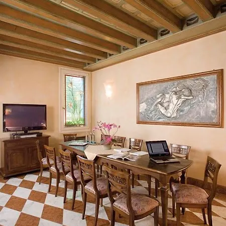 Il池沃斯特罗酒店 3* Oppeano