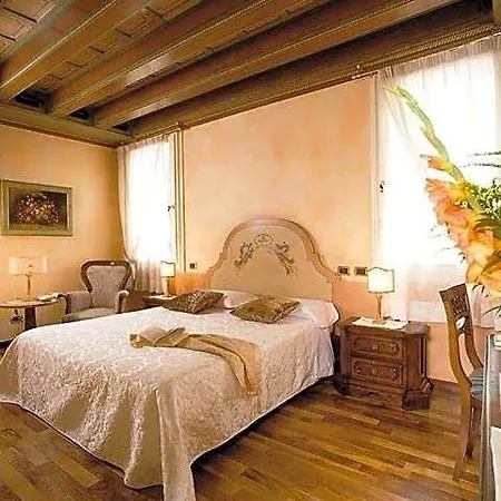 Il Chiostro Oppeano